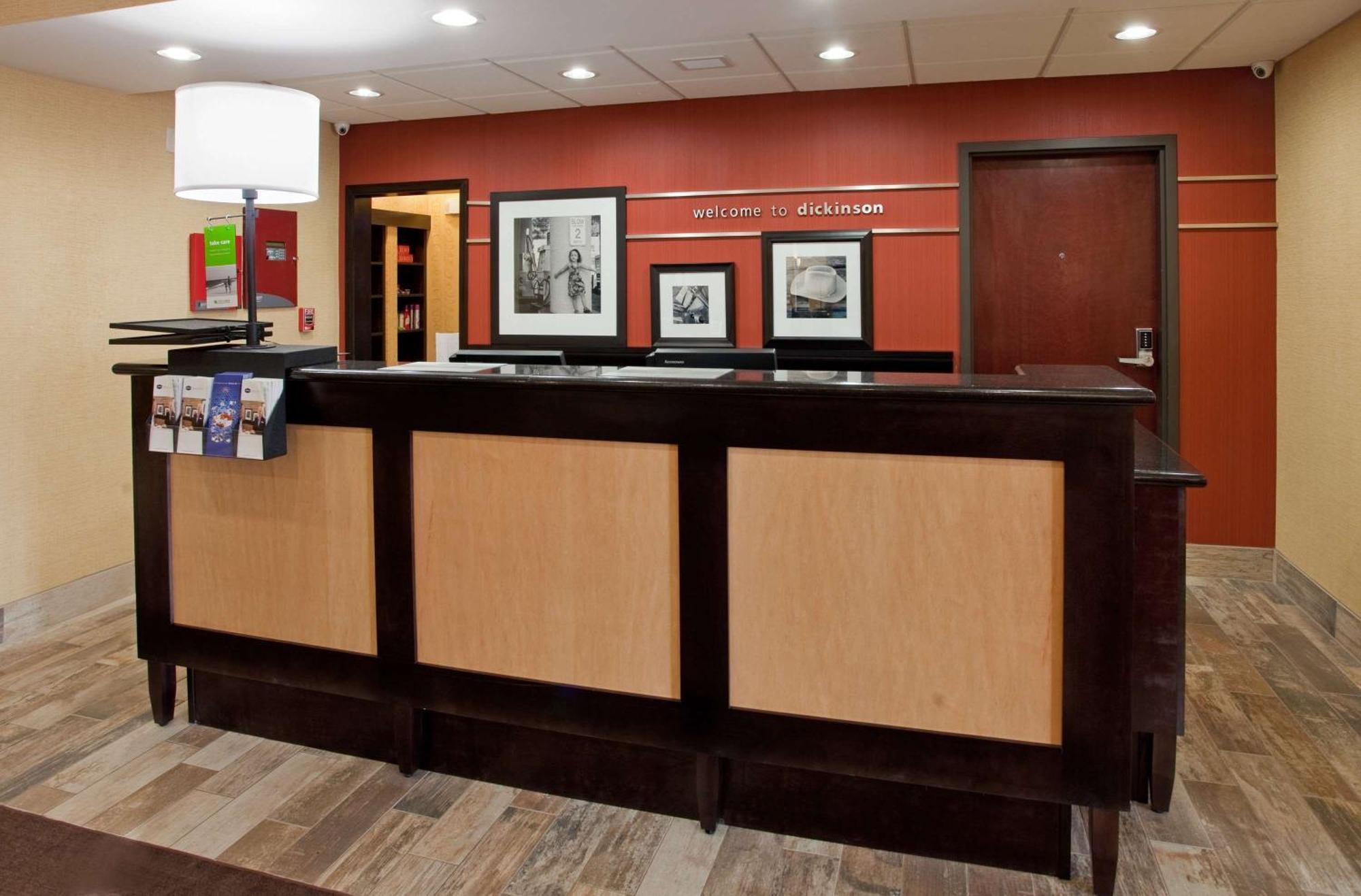 Hampton Inn & Suites Dickinson Nd Exteriör bild