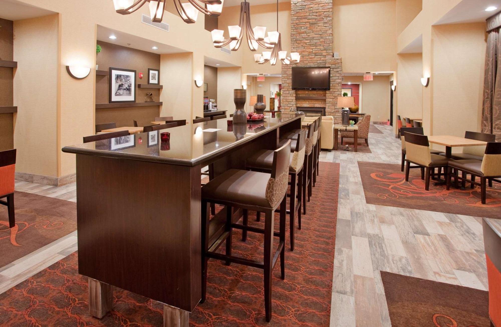 Hampton Inn & Suites Dickinson Nd Exteriör bild